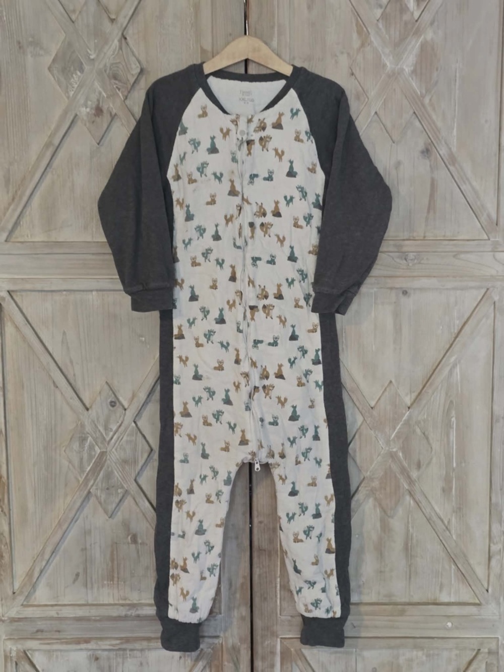 NEST Designs Cream & Gray Woodland Foxes Kids One-Piece sleeper
